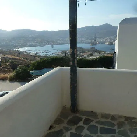 아파트 Syros House With View 에르무폴리